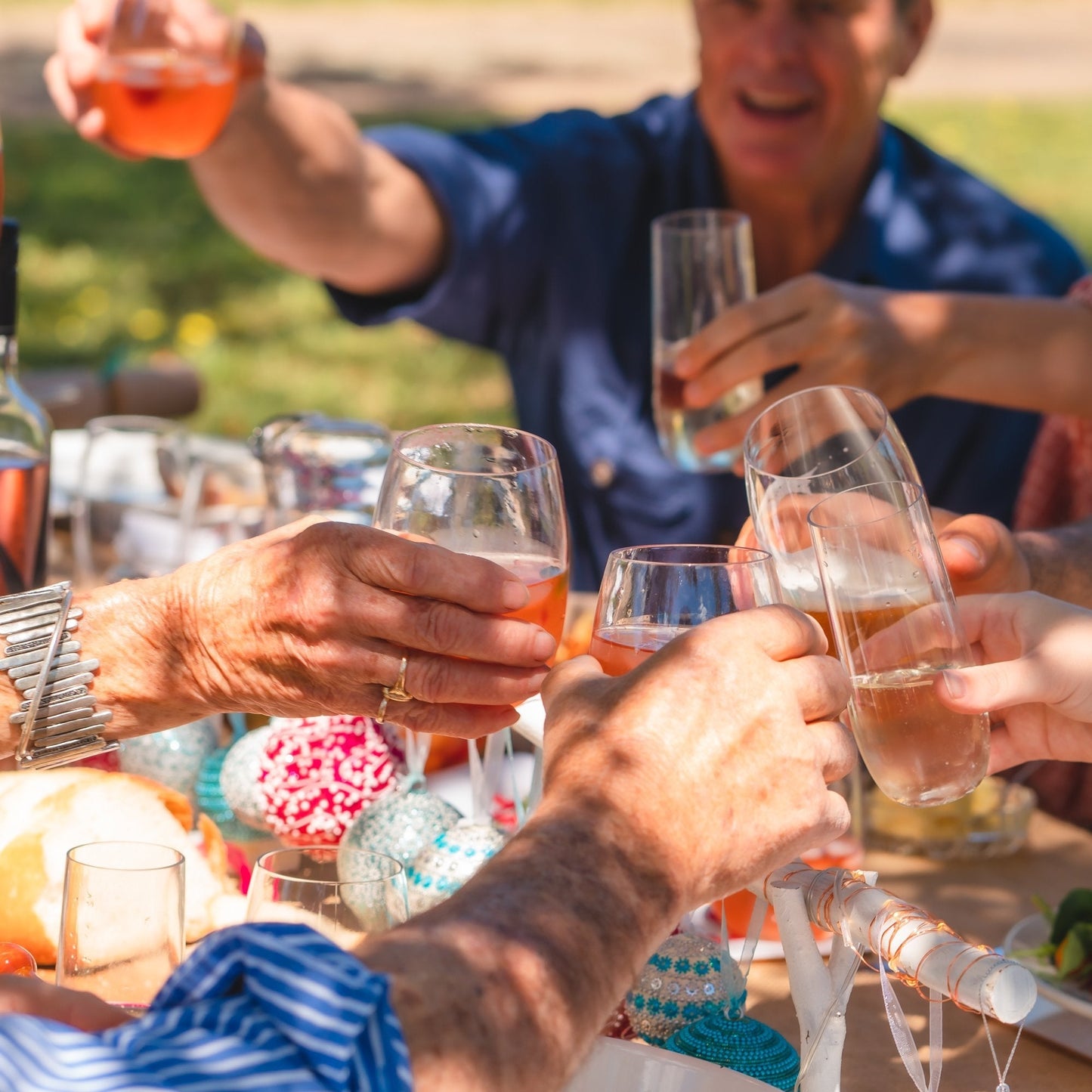Rowdy Crowd Family Combination Pack, 4 Wine & 4 Champagne Pieces